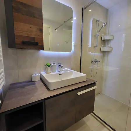 Bw Aqua Lux, River View, Parking Free Apartment